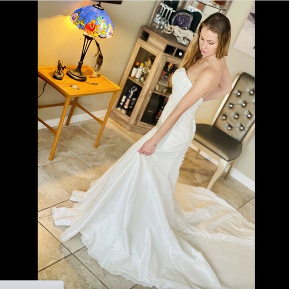 Allure Off white Strapless Wedding gown dress 8 - Picture 2 of 10